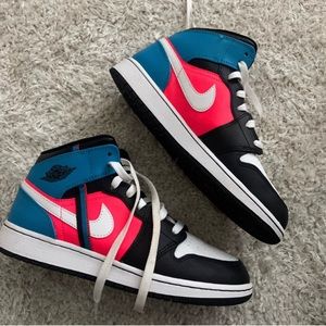 Air Jordan 1 Mids
